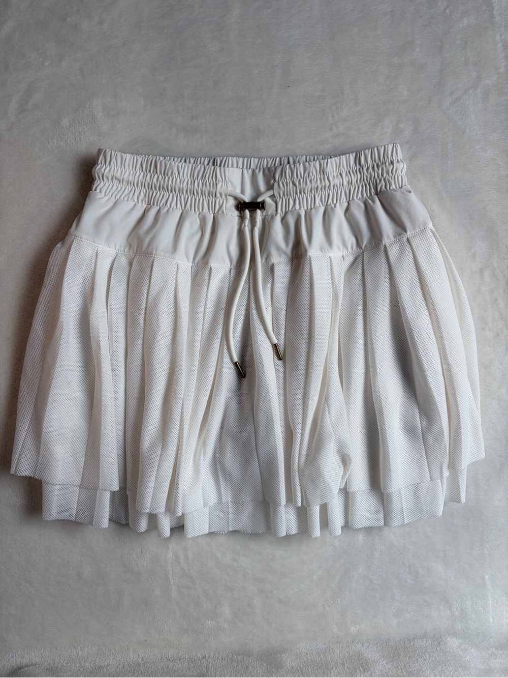 STYLUS White Tiered Pleated Mesh Athletic Skort Flowy Butterfly Running Shorts